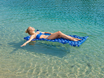PEARL Luftmatratze Pool: Aufblasbare Komfort-Wasser-Luftmatratze, 155 x 76 cm, bis 80 kg (Luft-Matratze)