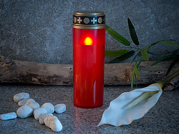 PEARL Elektrische Grabkerzen: 8er-Set XL-LED-Grablichter, Lichtsensor, Batteriebetrieb, 21 cm, rot (Elektrische Grablichter)