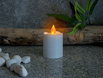 PEARL Grabkerze: 2er-Set flackernde Grablicht-LED-Kerzen mit Dämmerungssensor, weiß (Batterie Kerzen für Friedhof)