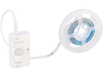 Lunartec LED Stripes mit Akku: Akku-LED-Streifen, 30 warmweiße LEDs, PIR-Sensor, 180 lm, 100 cm, IP65 (LED-Streifen Akku aufladbar)